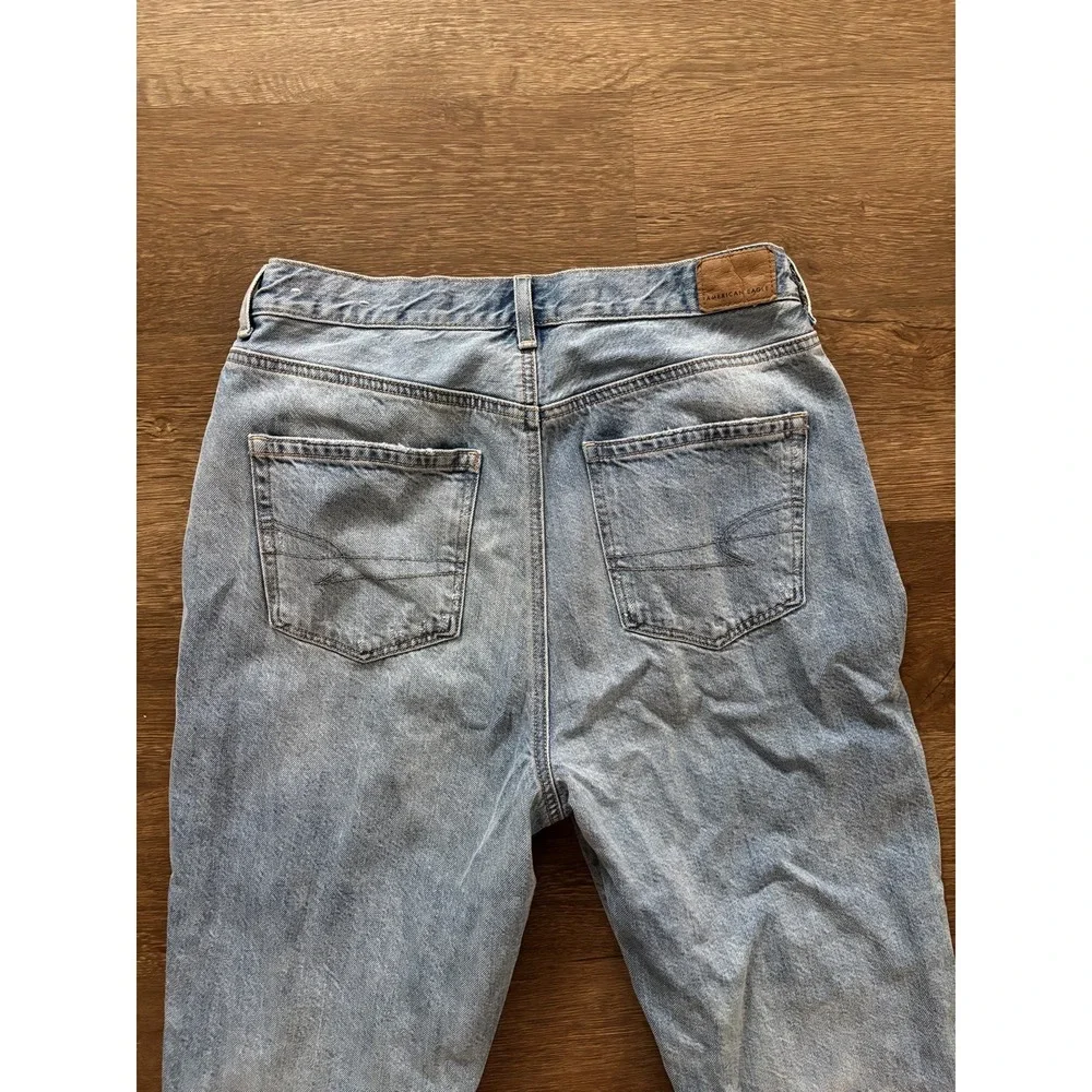 American Eagle Women's Mom‎ Jeans Distressed Size 8 Light Wash Denim
